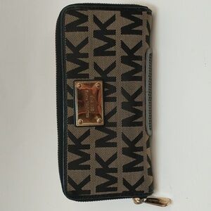 Michael Kors Monogram Wallet